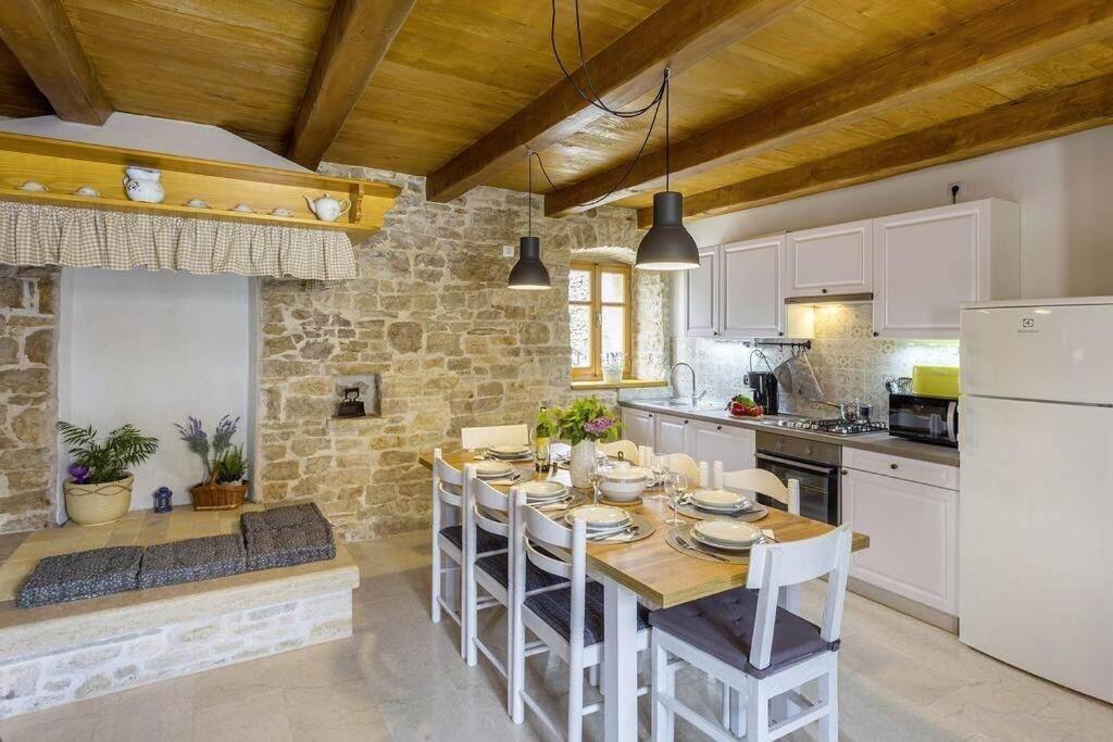 House Kristina **** Villa Burići Kültér fotó