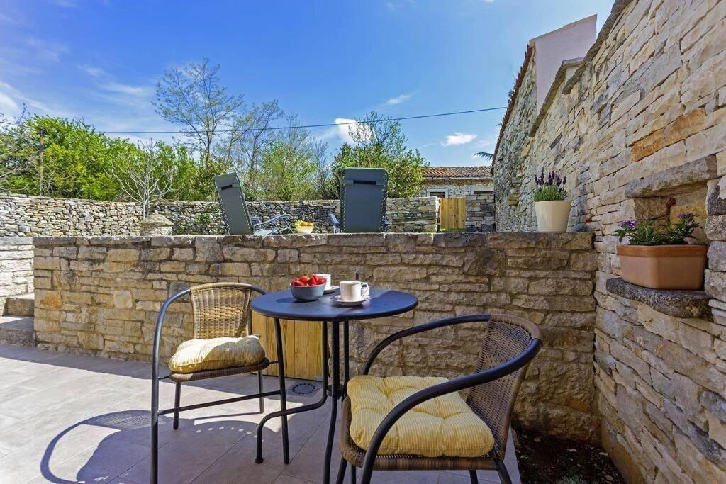 House Kristina **** Villa Burići Kültér fotó