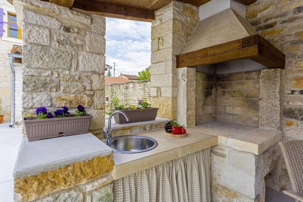 House Kristina **** Villa Burići Kültér fotó