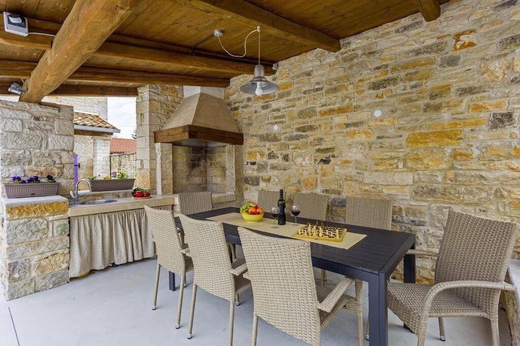 House Kristina **** Villa Burići Kültér fotó