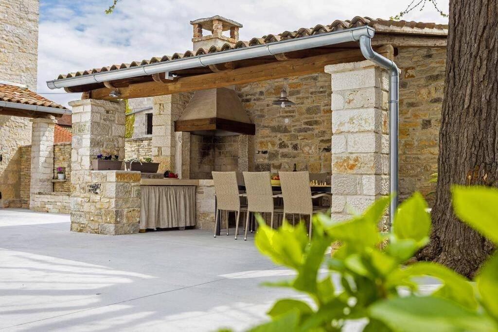 House Kristina **** Villa Burići Kültér fotó