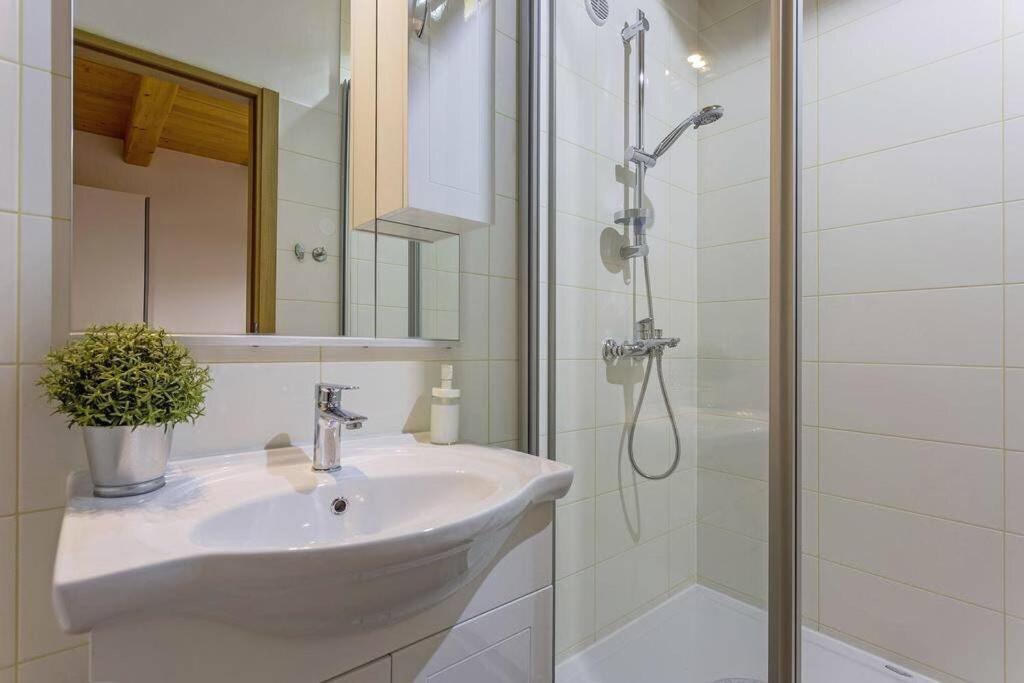 House Kristina **** Villa Burići Kültér fotó
